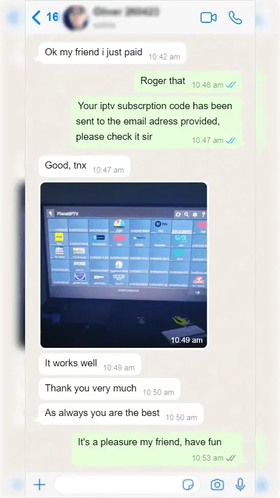 Captura de pantalla de reseña de cliente en WhatsApp